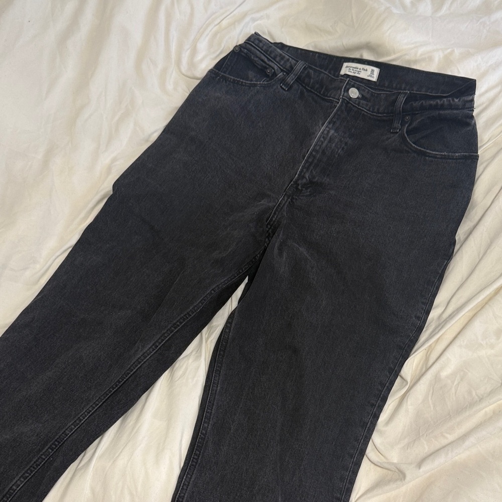 Abercrombie & Fitch Washed Black Straight-Leg Jeans Size 31 curve love